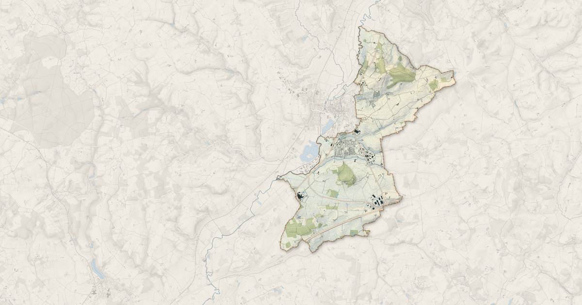 Portrait cartographique de Cherré-Au : relief, eau, forêts, bâti et voies, calculés à partir des données de l'IGN