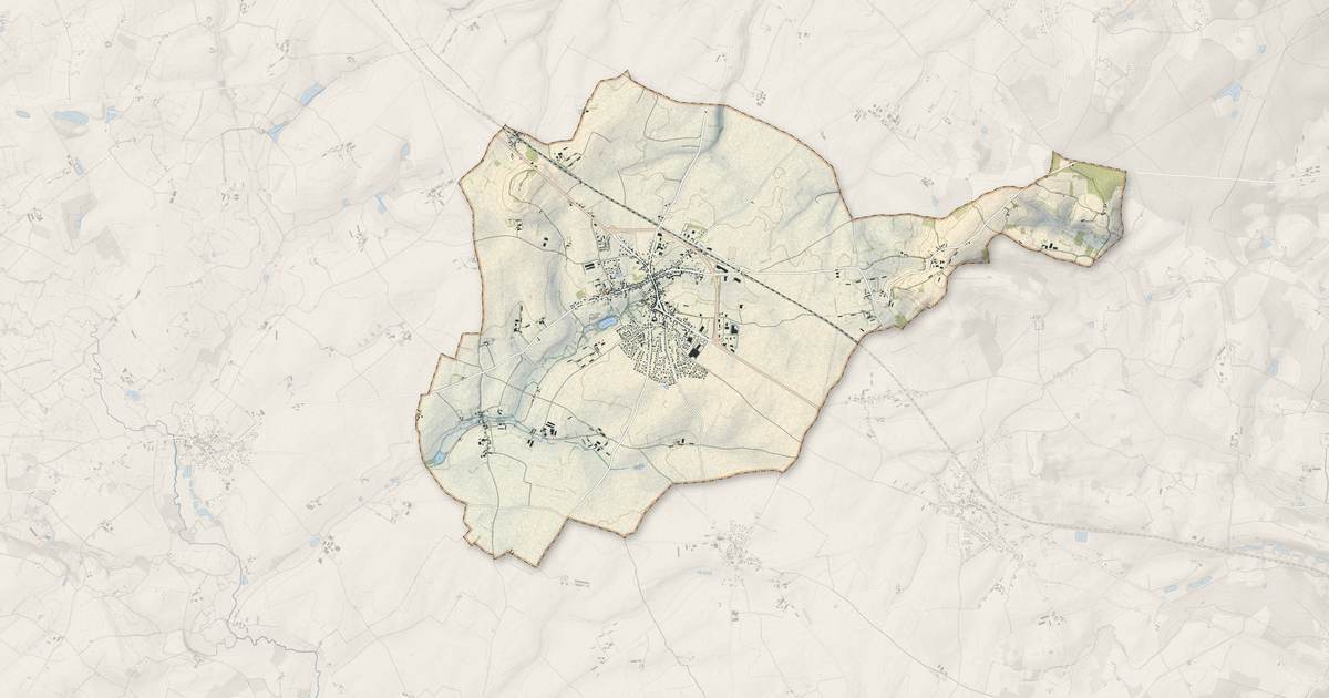 Portrait cartographique de Conlie : relief, eau, forêts, bâti et voies, calculés à partir des données de l'IGN