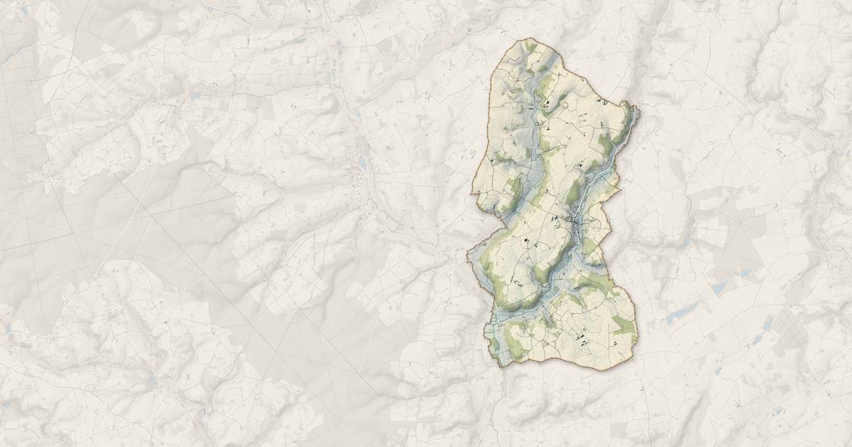 Portrait cartographique de Courdemanche : relief, eau, forêts, bâti et voies, calculés à partir des données de l'IGN