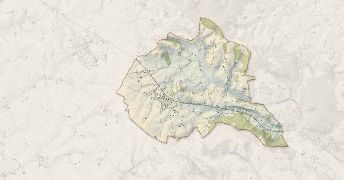 Portrait cartographique de Domfront-en-Champagne : relief, eau, forêts, bâti et voies, calculés à partir des données de l'IGN