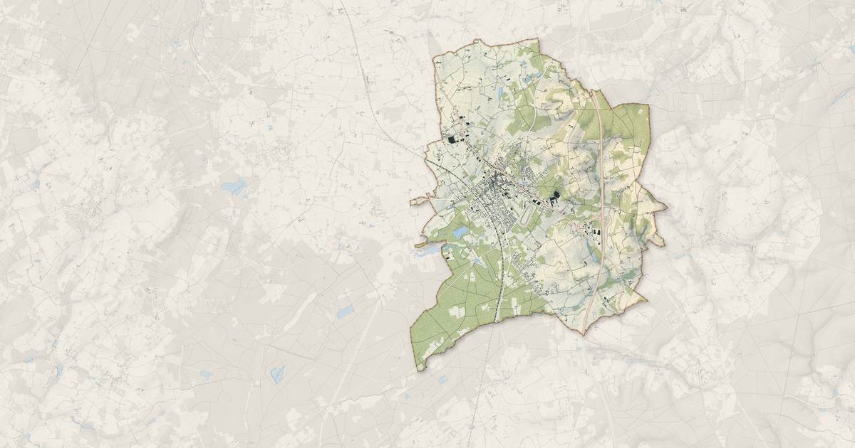 Portrait cartographique de Écommoy : relief, eau, forêts, bâti et voies, calculés à partir des données de l'IGN
