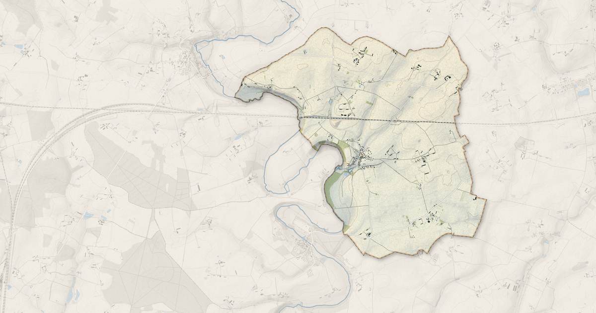Portrait cartographique de Fontenay-sur-Vègre : relief, eau, forêts, bâti et voies, calculés à partir des données de l'IGN