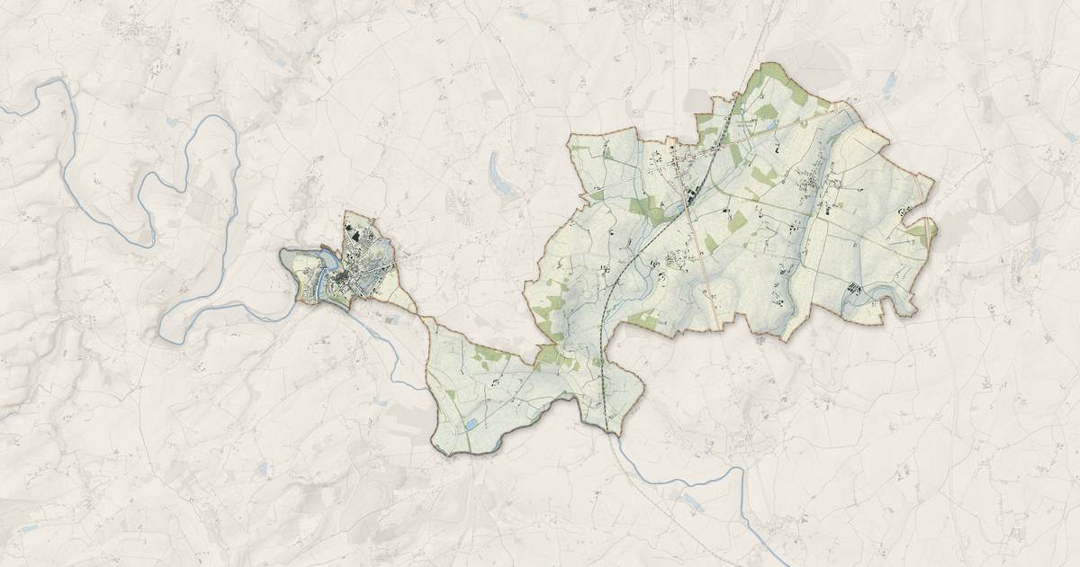 Portrait cartographique de Fresnay-sur-Sarthe : relief, eau, forêts, bâti et voies, calculés à partir des données de l'IGN