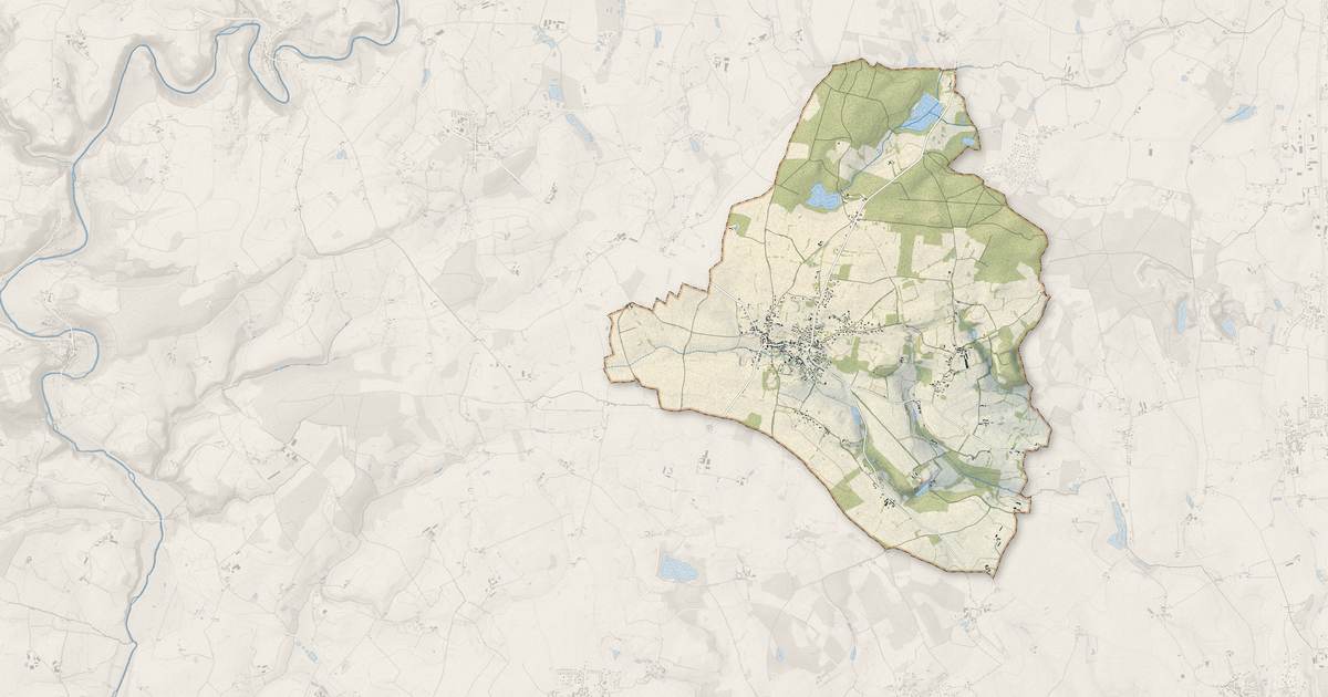 Portrait cartographique de Gesnes-le-Gandelin : relief, eau, forêts, bâti et voies, calculés à partir des données de l'IGN