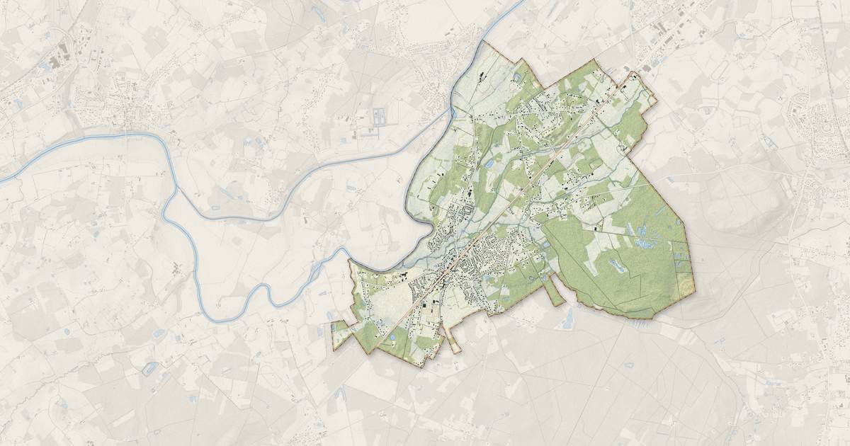 Portrait cartographique de Guécélard : relief, eau, forêts, bâti et voies, calculés à partir des données de l'IGN