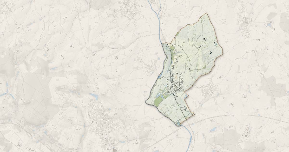 Portrait cartographique de La Guierche : relief, eau, forêts, bâti et voies, calculés à partir des données de l'IGN