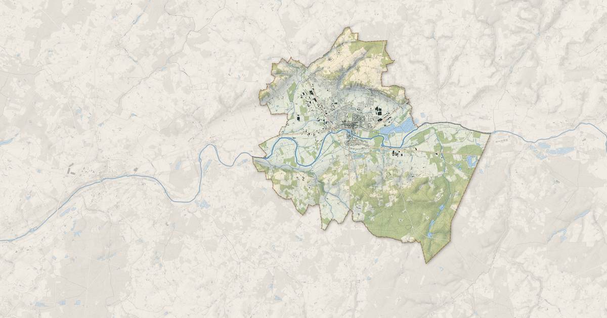 Portrait cartographique de La Flèche : relief, eau, forêts, bâti et voies, calculés à partir des données de l'IGN