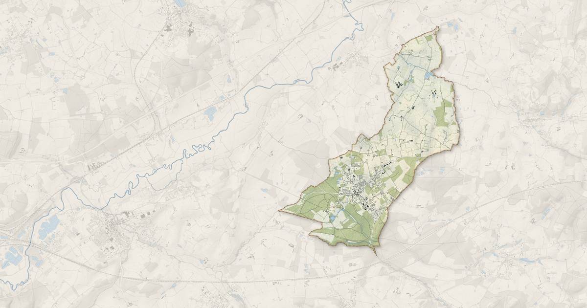 Portrait cartographique de Le Luart : relief, eau, forêts, bâti et voies, calculés à partir des données de l'IGN