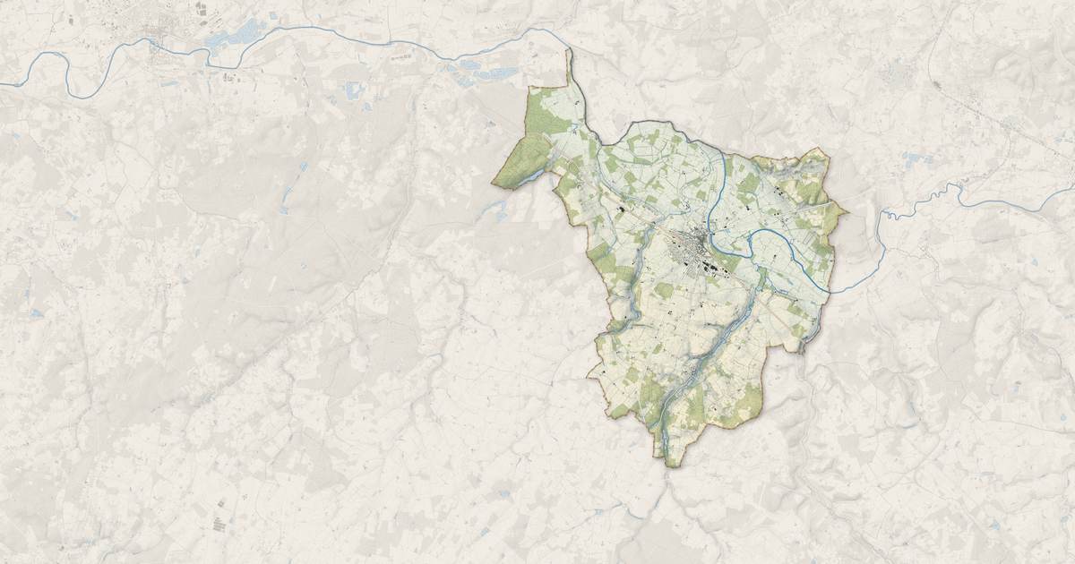 Portrait cartographique de Le Lude : relief, eau, forêts, bâti et voies, calculés à partir des données de l'IGN