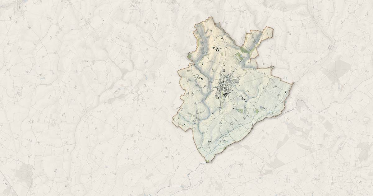 Portrait cartographique de Marolles-les-Braults : relief, eau, forêts, bâti et voies, calculés à partir des données de l'IGN