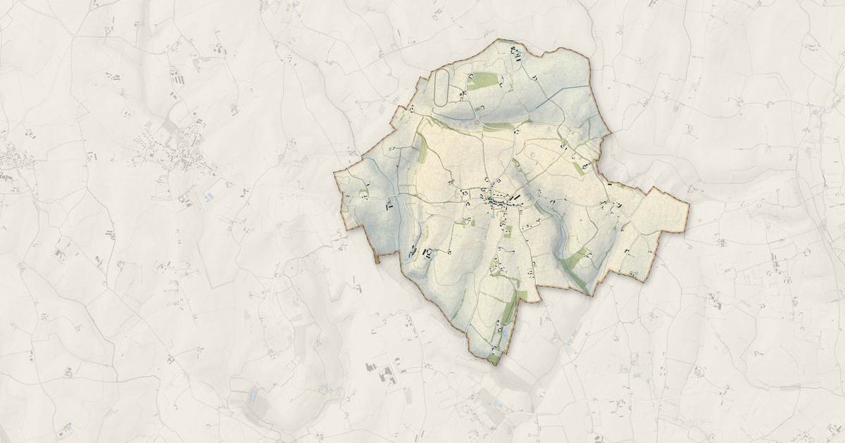 Portrait cartographique de Monhoudou : relief, eau, forêts, bâti et voies, calculés à partir des données de l'IGN