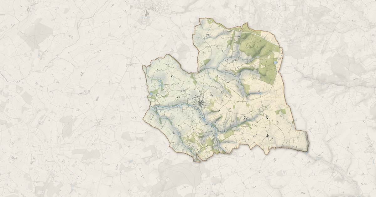 Portrait cartographique de Nogent-le-Bernard : relief, eau, forêts, bâti et voies, calculés à partir des données de l'IGN