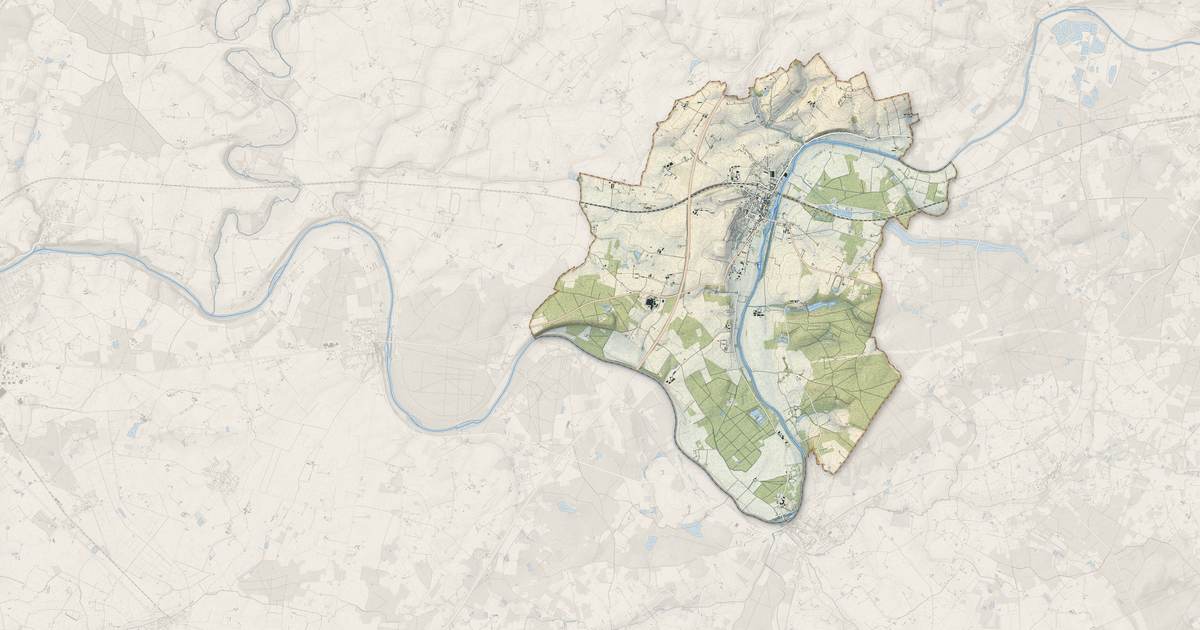 Portrait cartographique de Noyen-sur-Sarthe : relief, eau, forêts, bâti et voies, calculés à partir des données de l'IGN