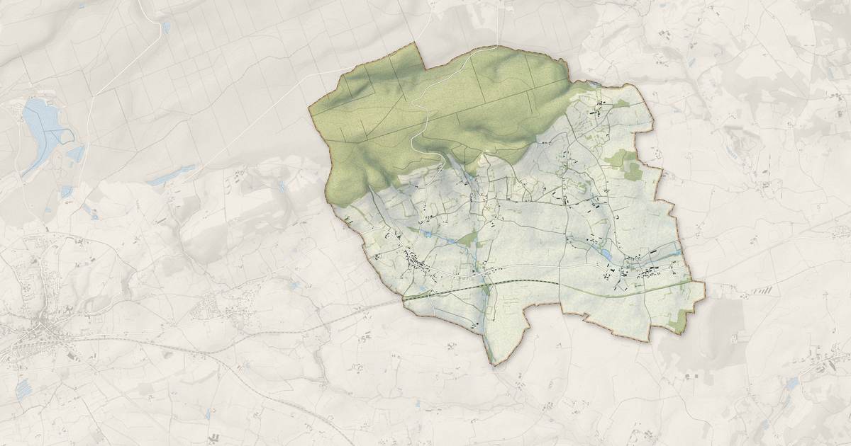 Portrait cartographique de Pezé-le-Robert : relief, eau, forêts, bâti et voies, calculés à partir des données de l'IGN