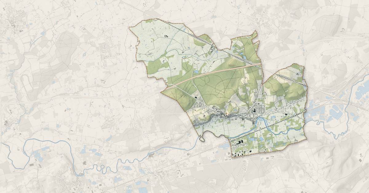 Portrait cartographique de Montfort-le-Gesnois : relief, eau, forêts, bâti et voies, calculés à partir des données de l'IGN