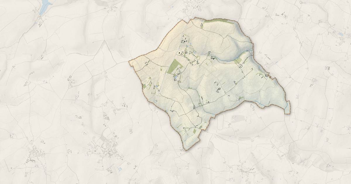 Portrait cartographique de Saint-Calez-en-Saosnois : relief, eau, forêts, bâti et voies, calculés à partir des données de l'IGN