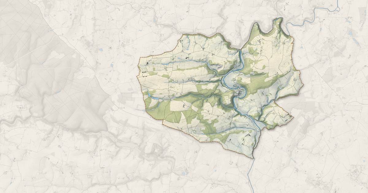 Portrait cartographique de Saint-Léonard-des-Bois : relief, eau, forêts, bâti et voies, calculés à partir des données de l'IGN