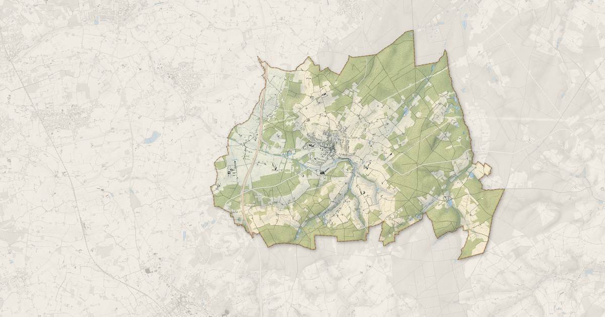 Portrait cartographique de Saint-Mars-d'Outillé : relief, eau, forêts, bâti et voies, calculés à partir des données de l'IGN