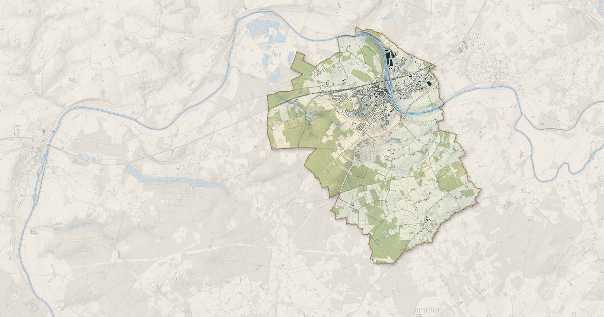 Portrait cartographique de La Suze-sur-Sarthe : relief, eau, forêts, bâti et voies, calculés à partir des données de l'IGN