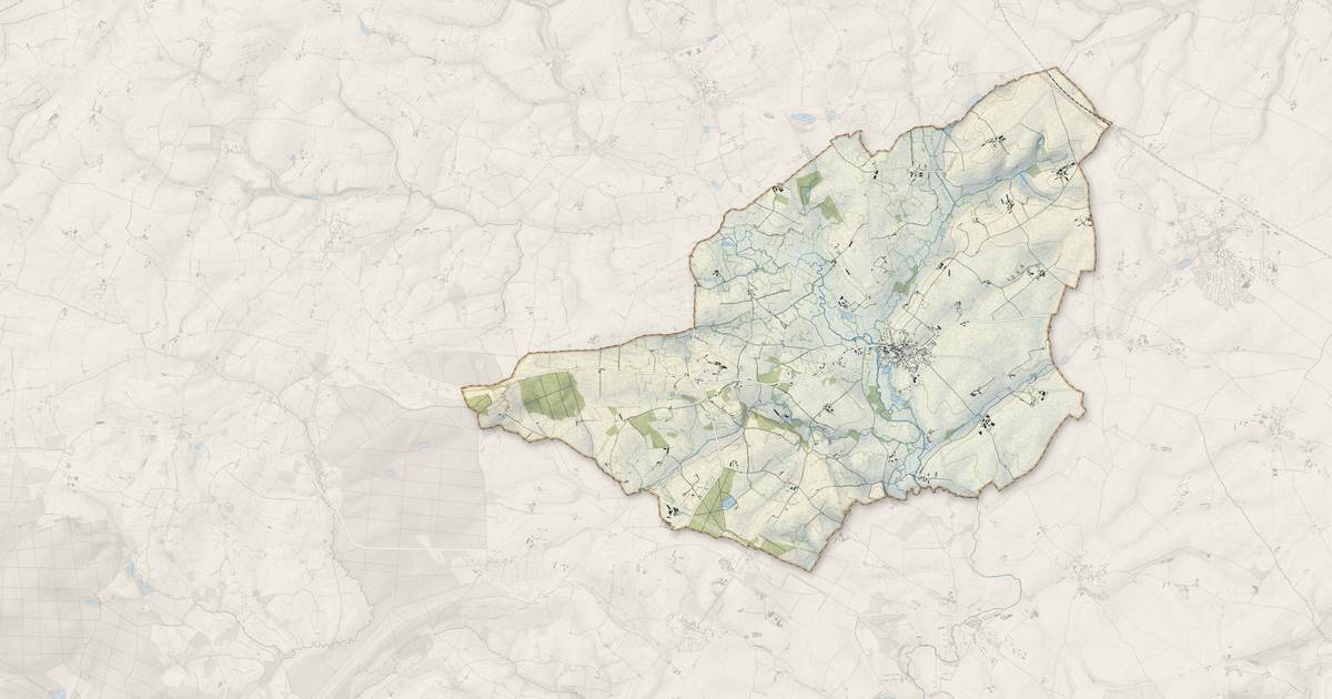 Portrait cartographique de Tennie : relief, eau, forêts, bâti et voies, calculés à partir des données de l'IGN