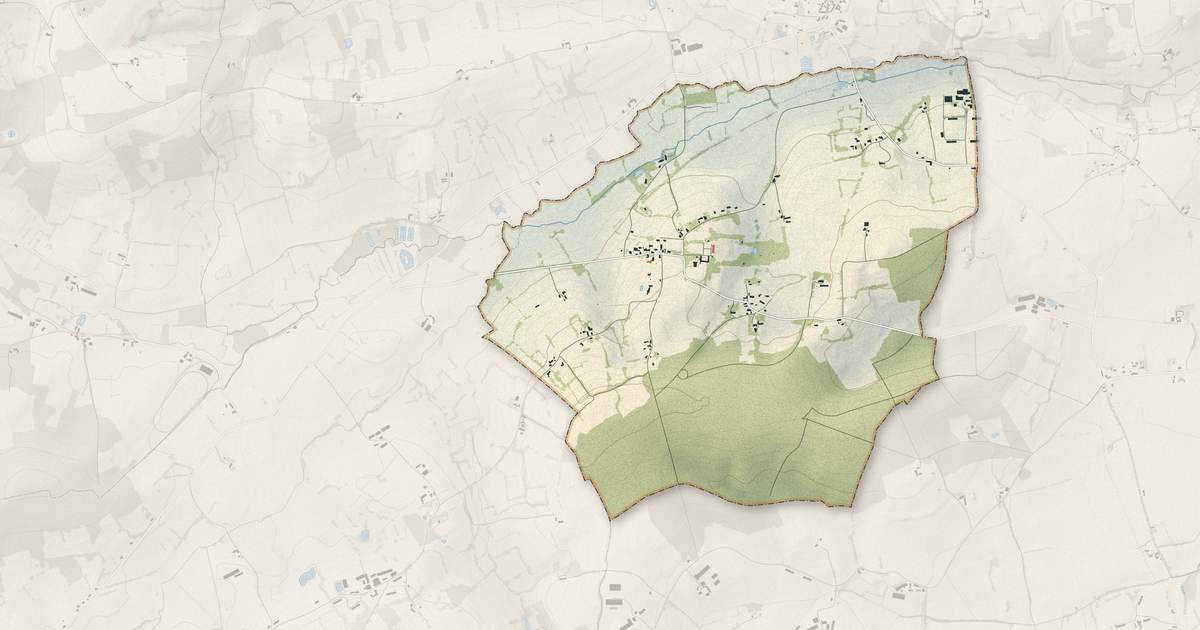 Portrait cartographique de Le Tronchet : relief, eau, forêts, bâti et voies, calculés à partir des données de l'IGN