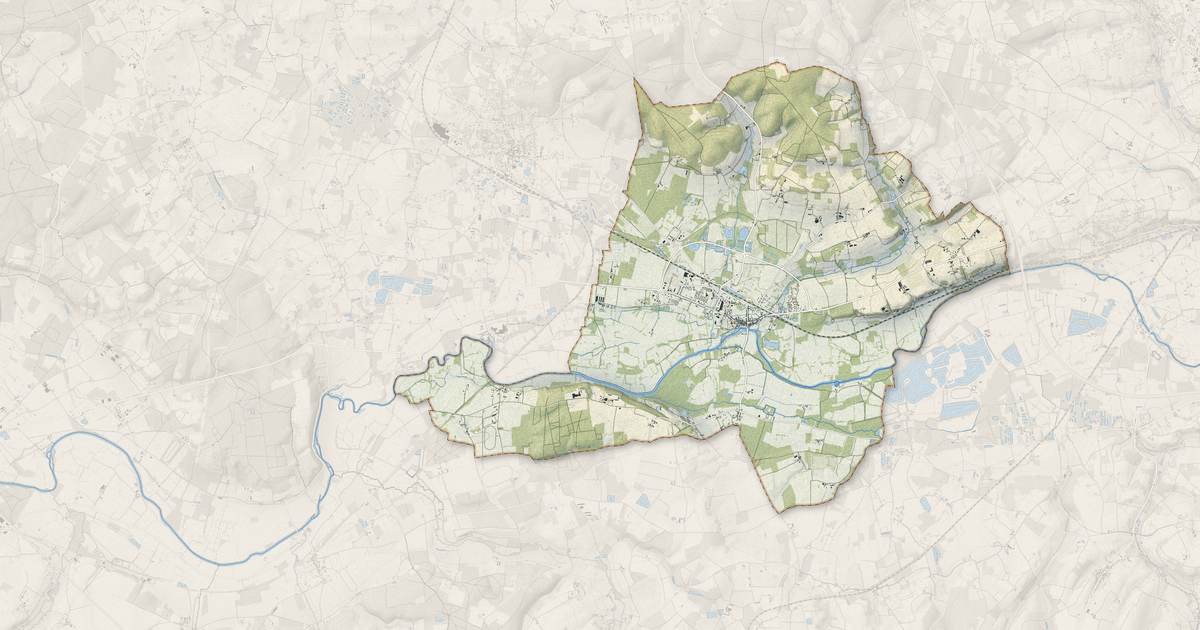 Portrait cartographique de Vaas : relief, eau, forêts, bâti et voies, calculés à partir des données de l'IGN