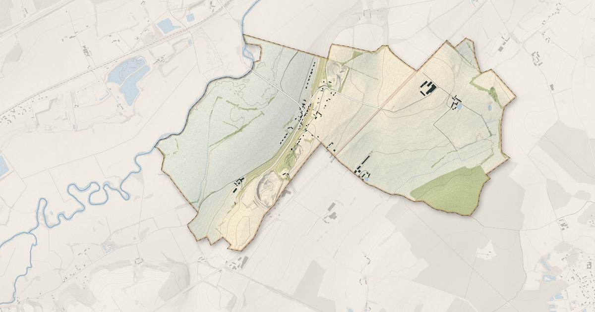 Portrait cartographique de Vouvray-sur-Huisne : relief, eau, forêts, bâti et voies, calculés à partir des données de l'IGN