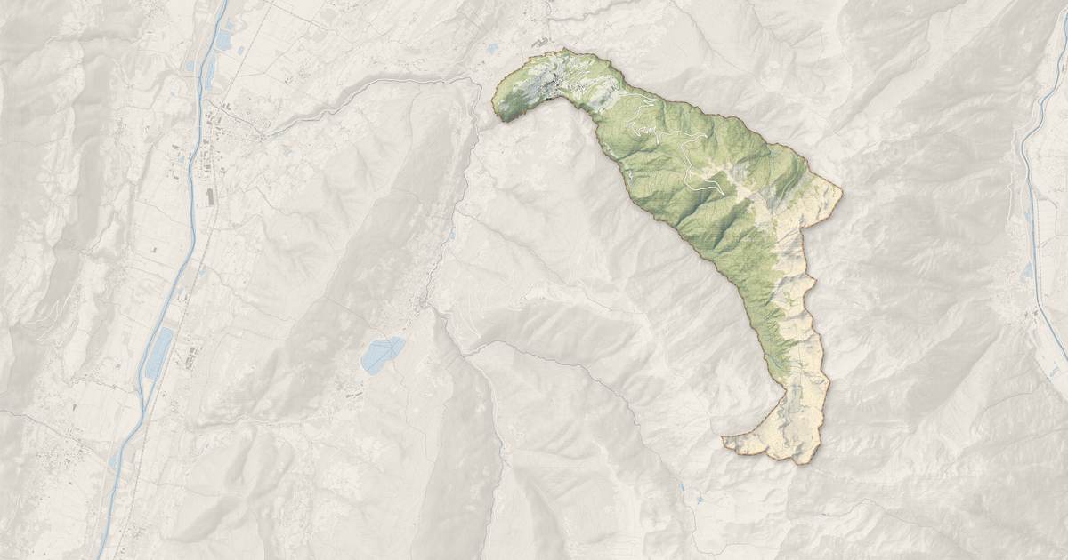 Portrait cartographique de Arvillard : relief, eau, forêts, bâti et voies, calculés à partir des données de l'IGN