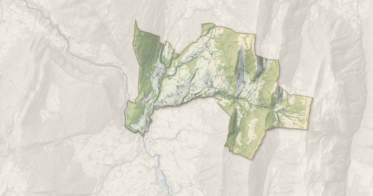 Portrait cartographique de Bellecombe-en-Bauges : relief, eau, forêts, bâti et voies, calculés à partir des données de l'IGN