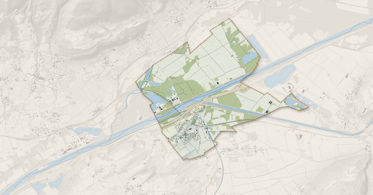 Portrait cartographique de Chamousset : relief, eau, forêts, bâti et voies, calculés à partir des données de l'IGN