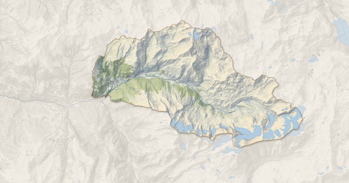 Portrait cartographique de Champagny-en-Vanoise : relief, eau, forêts, bâti et voies, calculés à partir des données de l'IGN