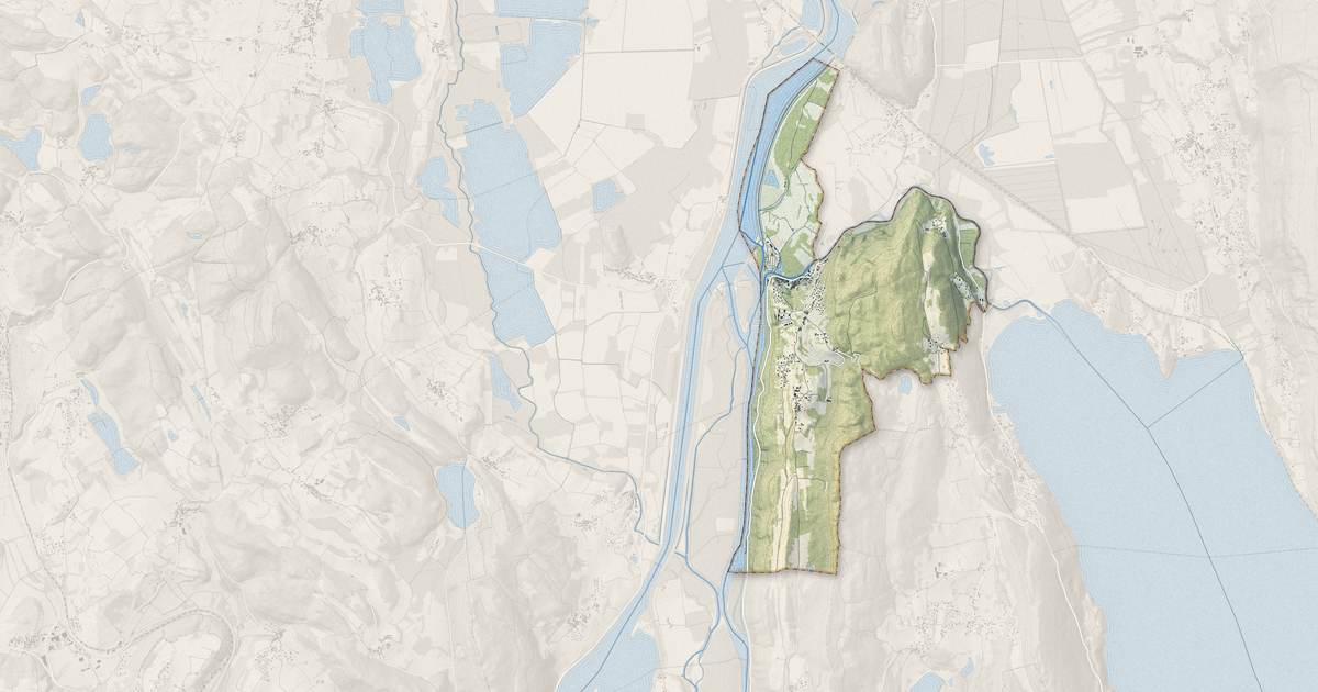 Portrait cartographique de Chanaz : relief, eau, forêts, bâti et voies, calculés à partir des données de l'IGN