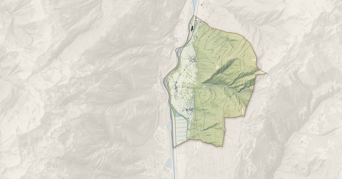 Portrait cartographique de La Chapelle : relief, eau, forêts, bâti et voies, calculés à partir des données de l'IGN
