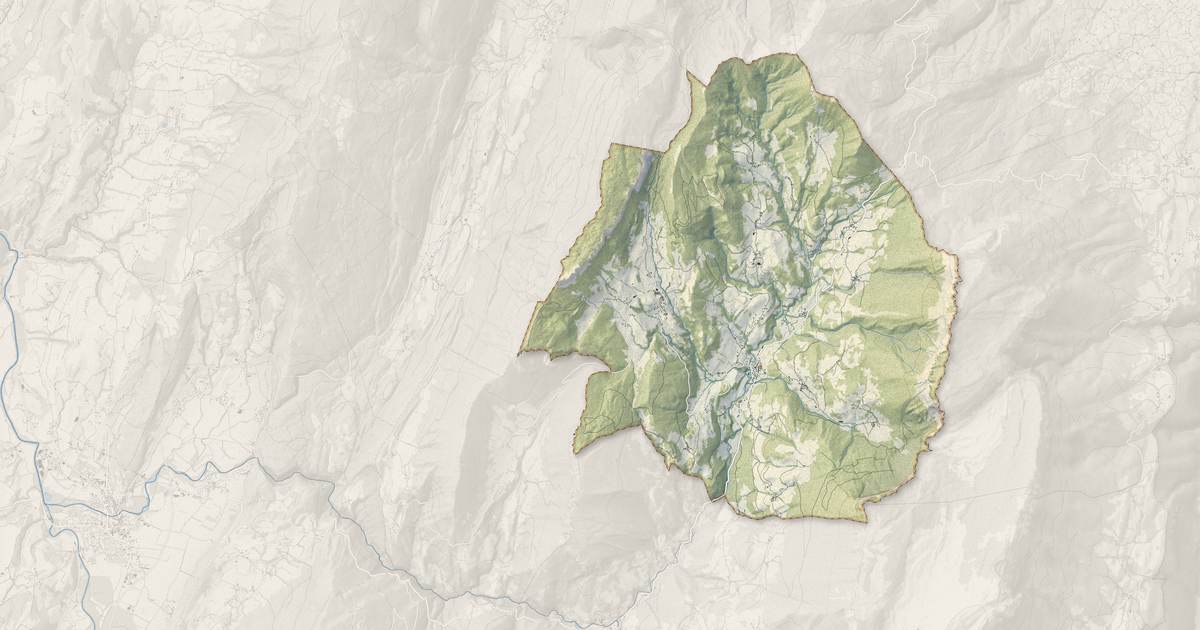 Portrait cartographique de Entremont-le-Vieux : relief, eau, forêts, bâti et voies, calculés à partir des données de l'IGN