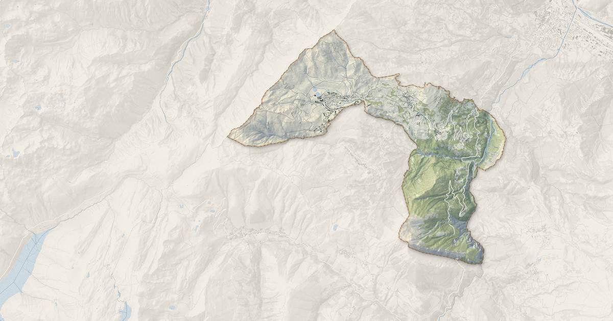 Portrait cartographique de Fontcouverte-la-Toussuire : relief, eau, forêts, bâti et voies, calculés à partir des données de l'IGN