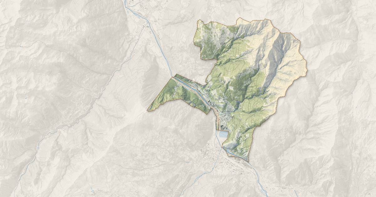 Portrait cartographique de La Tour-en-Maurienne : relief, eau, forêts, bâti et voies, calculés à partir des données de l'IGN