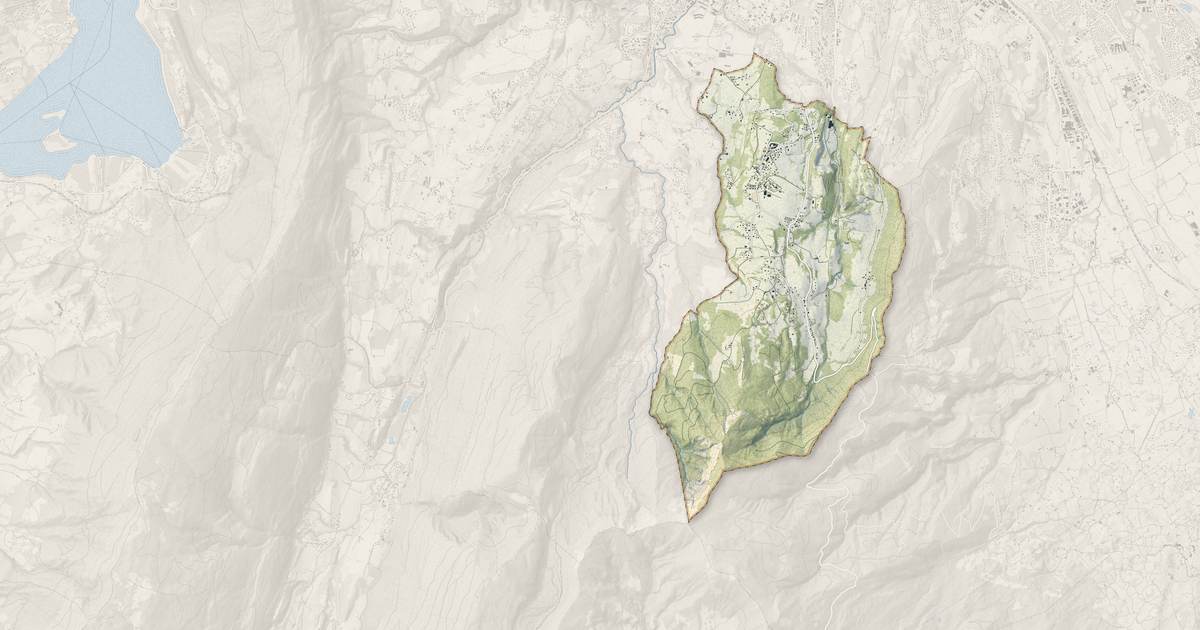 Portrait cartographique de Montagnole : relief, eau, forêts, bâti et voies, calculés à partir des données de l'IGN