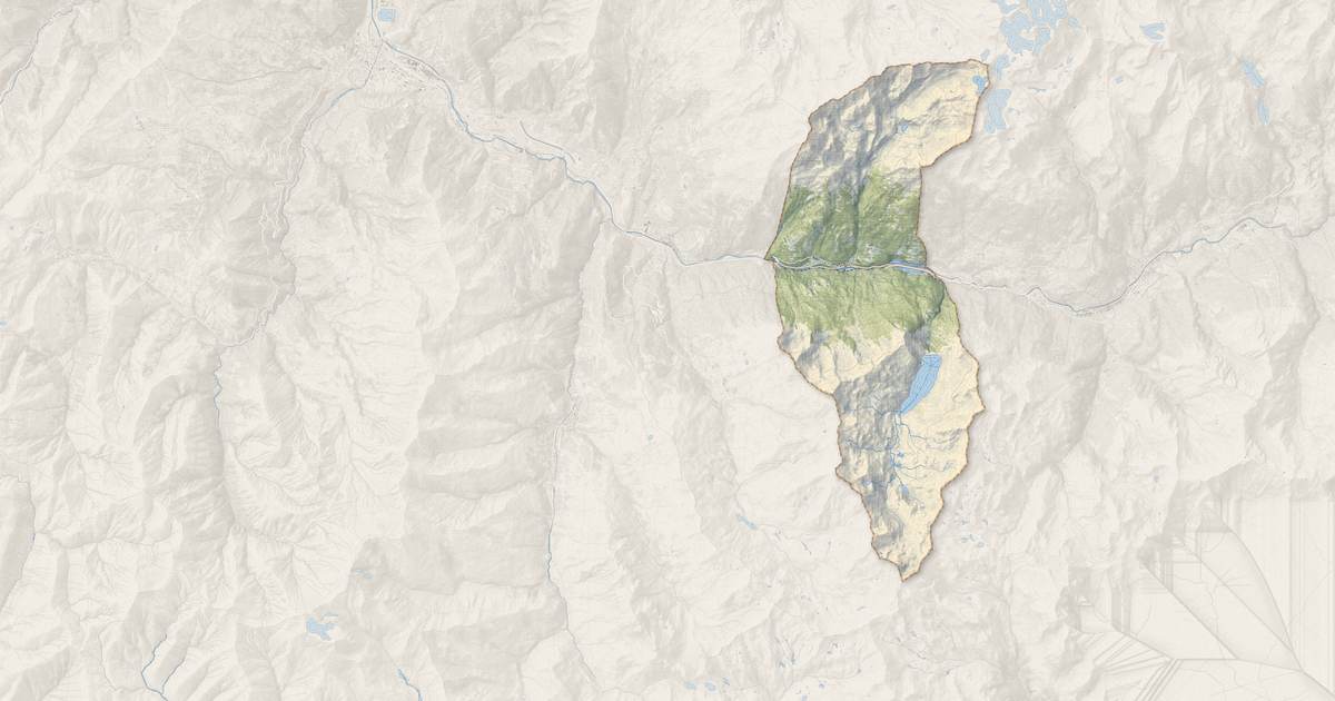 Portrait cartographique de Orelle : relief, eau, forêts, bâti et voies, calculés à partir des données de l'IGN