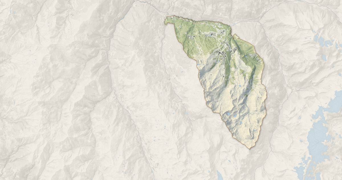 Portrait cartographique de Courchevel : relief, eau, forêts, bâti et voies, calculés à partir des données de l'IGN