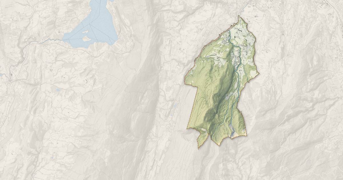 Portrait cartographique de Saint-Cassin : relief, eau, forêts, bâti et voies, calculés à partir des données de l'IGN