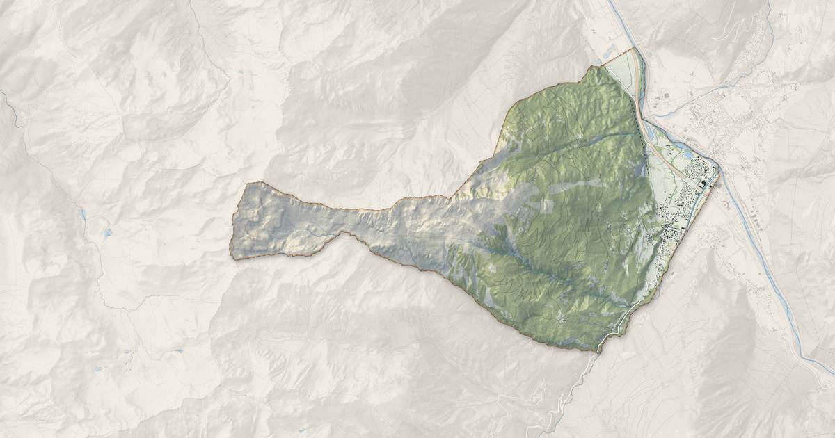 Portrait cartographique de Saint-Étienne-de-Cuines : relief, eau, forêts, bâti et voies, calculés à partir des données de l'IGN