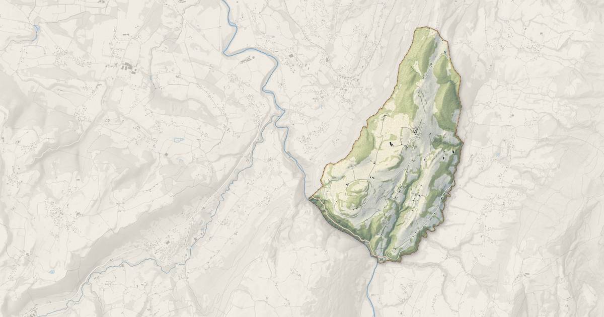Portrait cartographique de Saint-Franc : relief, eau, forêts, bâti et voies, calculés à partir des données de l'IGN