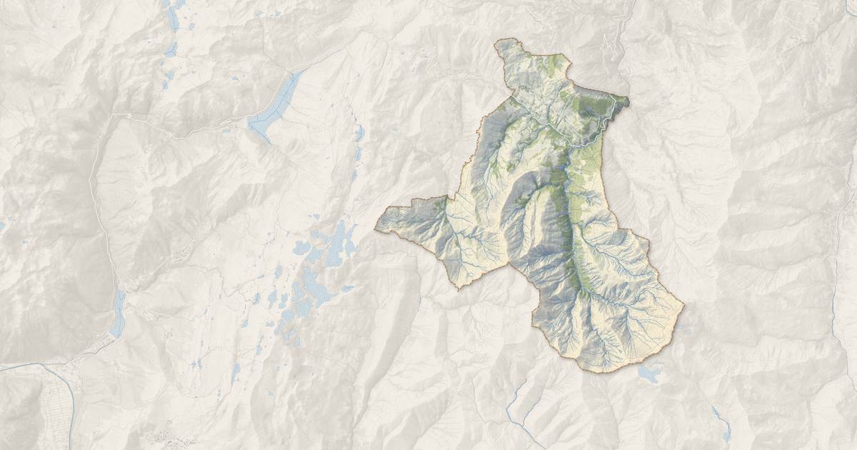 Portrait cartographique de Saint-Jean-d'Arves : relief, eau, forêts, bâti et voies, calculés à partir des données de l'IGN