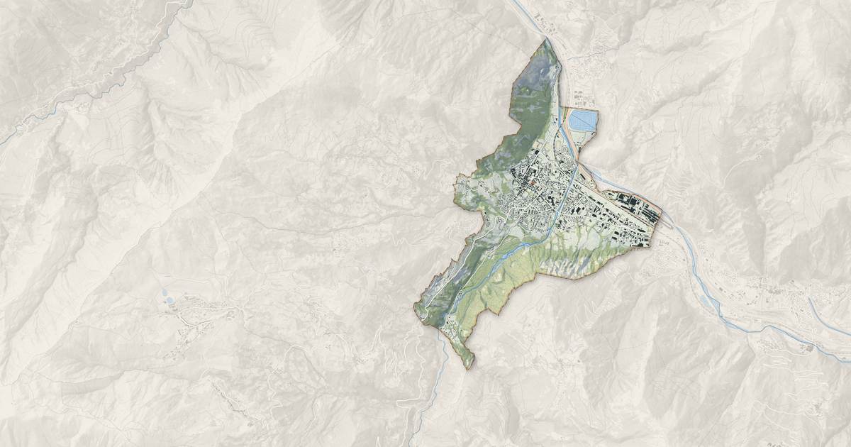 Portrait cartographique de Saint-Jean-de-Maurienne : relief, eau, forêts, bâti et voies, calculés à partir des données de l'IGN