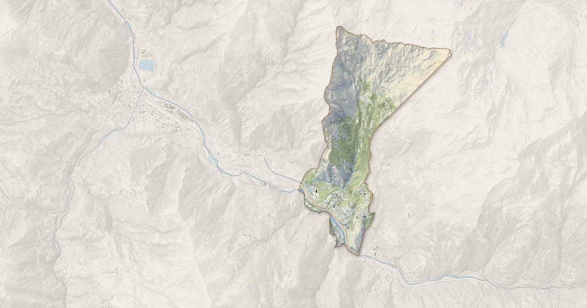 Portrait cartographique de Saint-Martin-de-la-Porte : relief, eau, forêts, bâti et voies, calculés à partir des données de l'IGN