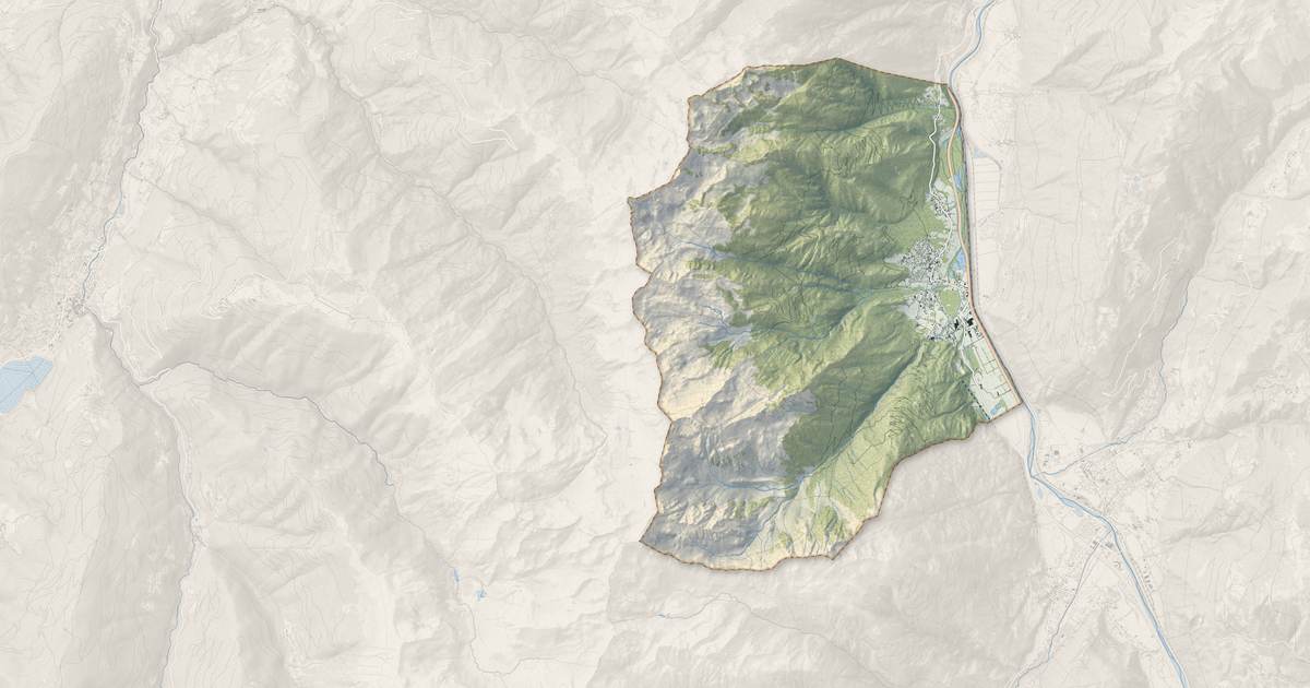 Portrait cartographique de Saint-Rémy-de-Maurienne : relief, eau, forêts, bâti et voies, calculés à partir des données de l'IGN