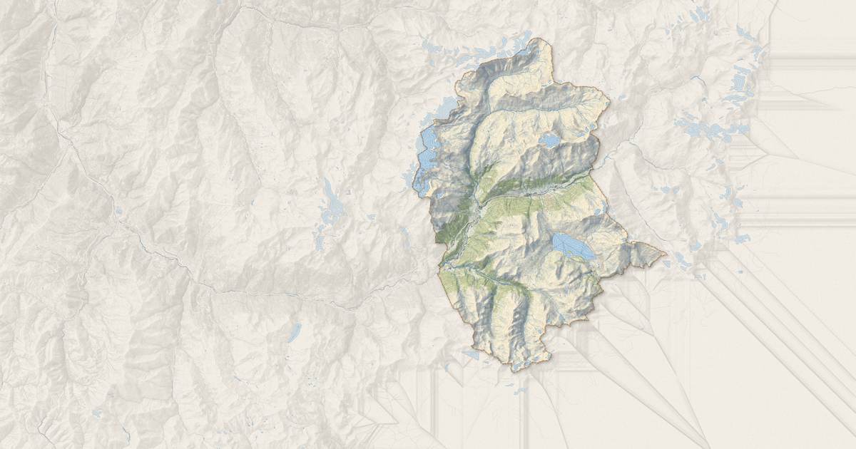 Portrait cartographique de Val-Cenis : relief, eau, forêts, bâti et voies, calculés à partir des données de l'IGN
