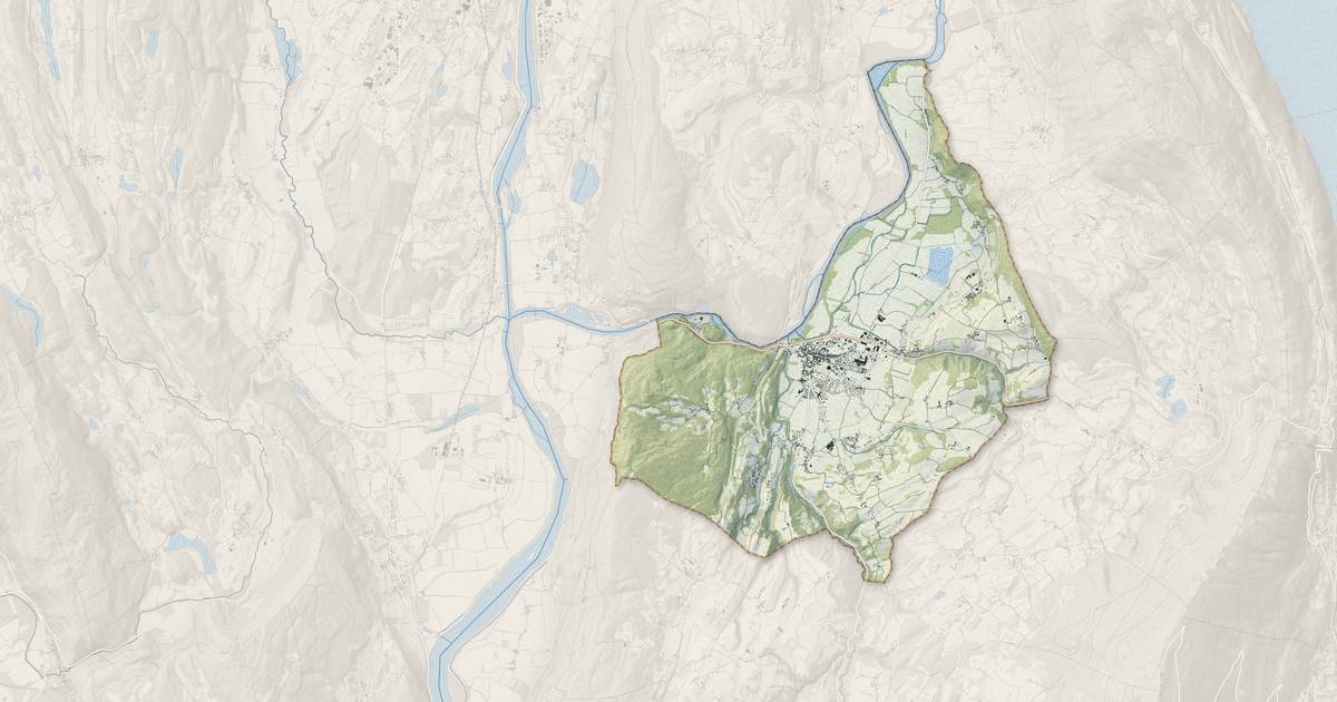 Portrait cartographique de Yenne : relief, eau, forêts, bâti et voies, calculés à partir des données de l'IGN