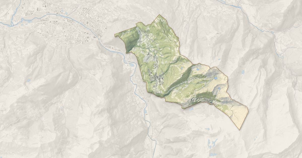 Portrait cartographique de Arâches-la-Frasse : relief, eau, forêts, bâti et voies, calculés à partir des données de l'IGN