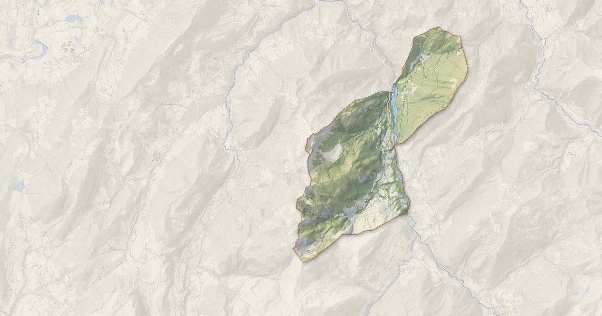 Portrait cartographique de La Baume : relief, eau, forêts, bâti et voies, calculés à partir des données de l'IGN